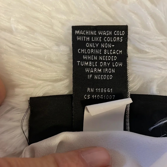 Lane Bryant Black/ white High Low Top             Sz 14/16 - Picture 8 of 8